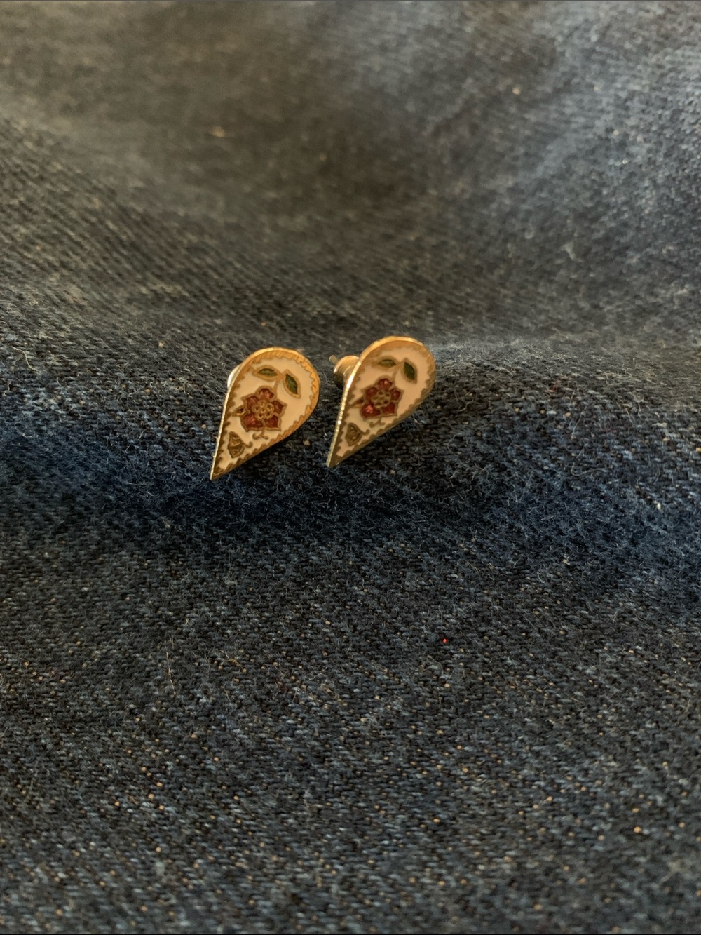 Teardrop enamel Floral Stud Earrings - White and Red